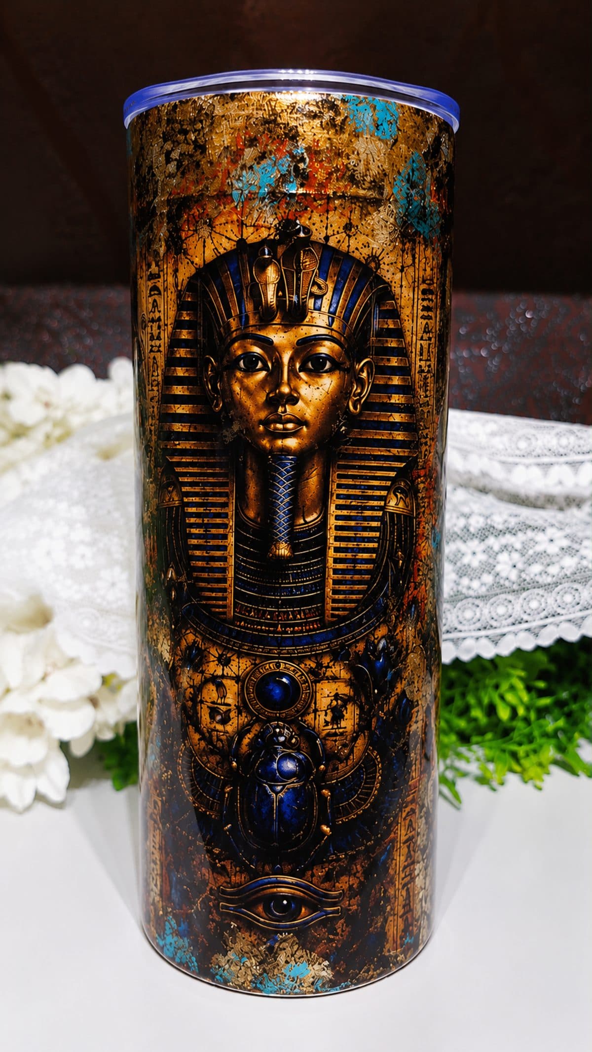 Tumbler Le Pharaon, masque d'or et bleu profond, pièce sublimée à la main